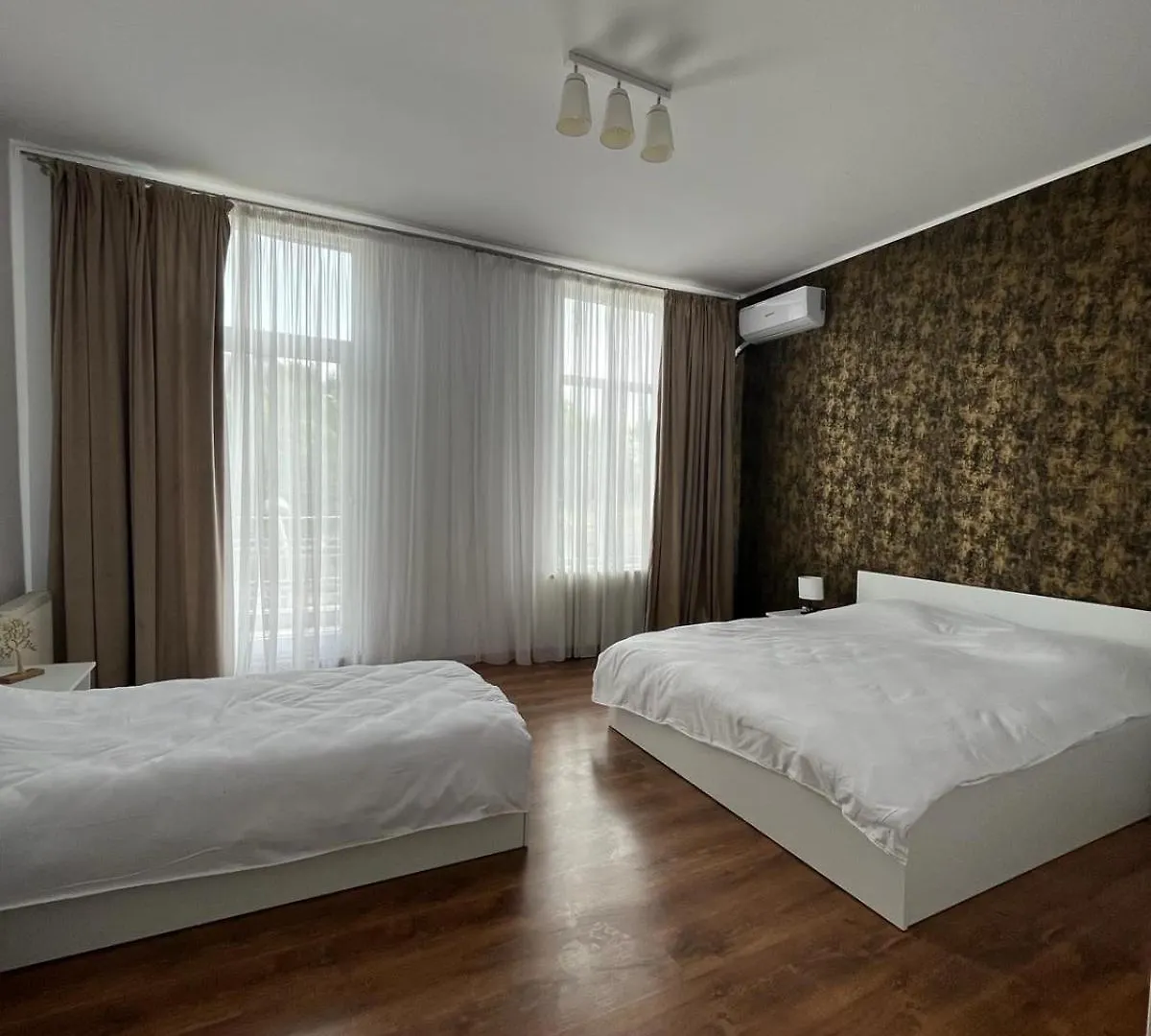 House Of Tourists Garden And More Boekarest Accommodatie bij particulieren